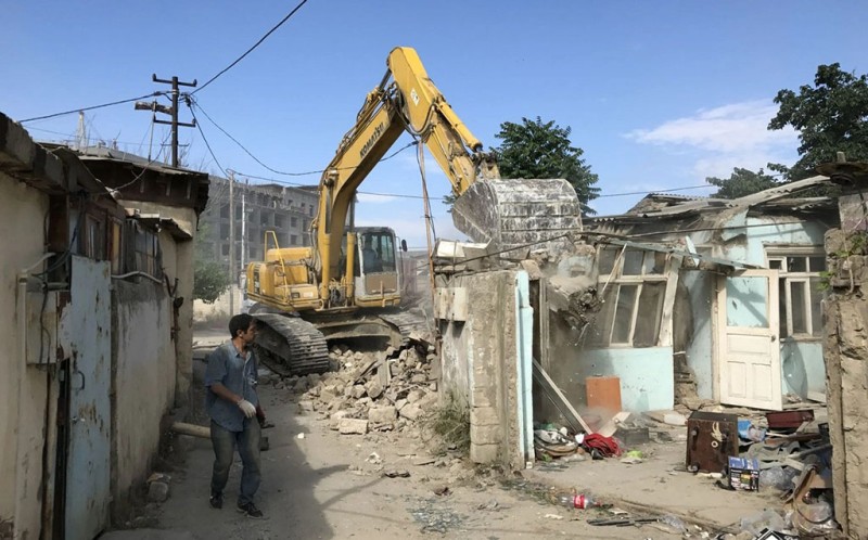 Bakıda söküntü işləri başladı - Ünvanlar